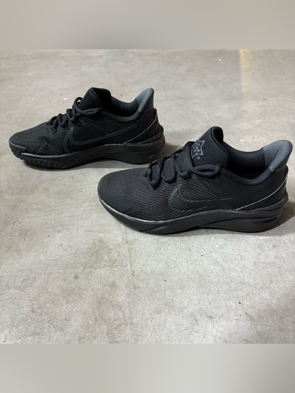 Kid’s Nike Star Runner 3 – Black – Youth 4.5Y (Women’s 6 / Men’s 5)